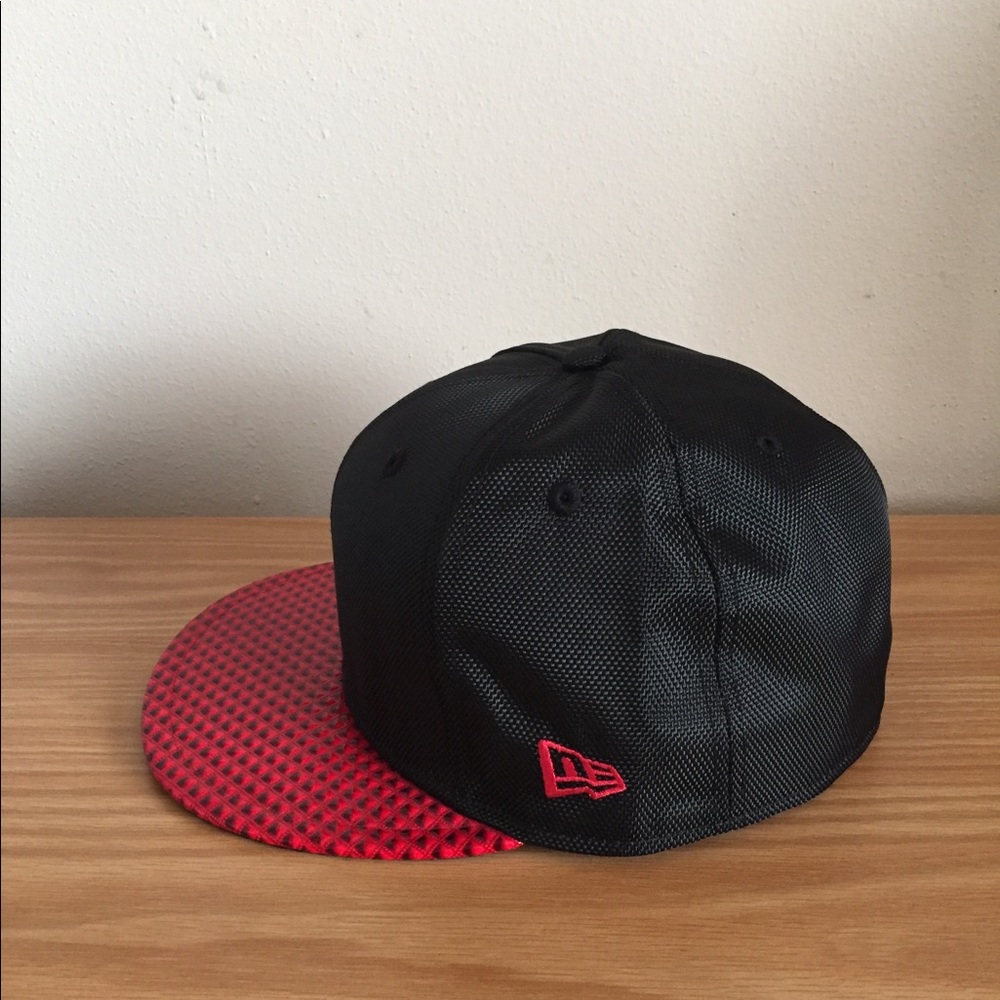 New Era Kaiser Club Fitted Cap - Picture 6 of 7